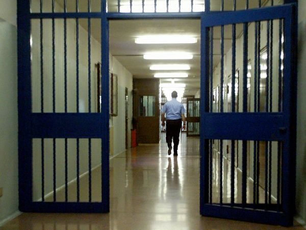 Napoli, maxi sequestro di droga nel carcere di Secondigliano: scoperti 600 grammi di hashish nel reparto di alta sicurezza