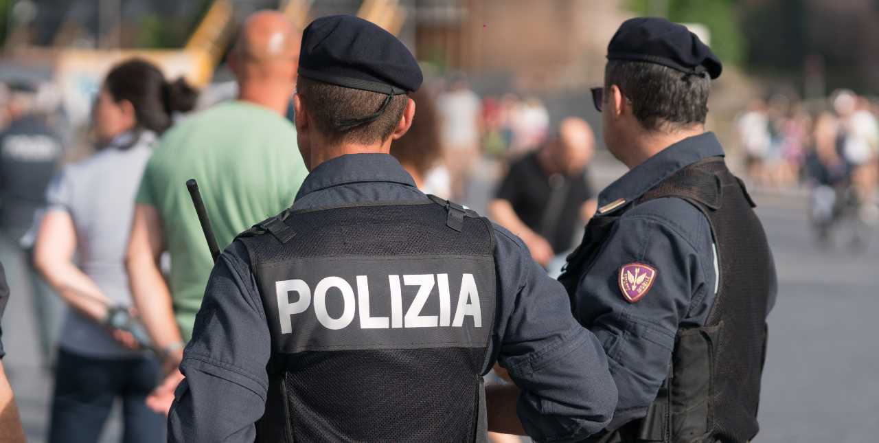 Crispano, droga e munizioni in un appartamento: due arresti della Polizia di Stato