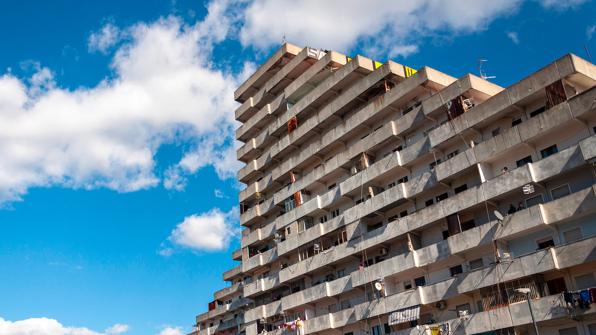 Camorra a Napoli, spari contro una palazzina tra Scampia e Secondigliano